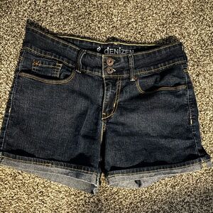 Women's size 4 Denizen by Levi's denim shorts jean